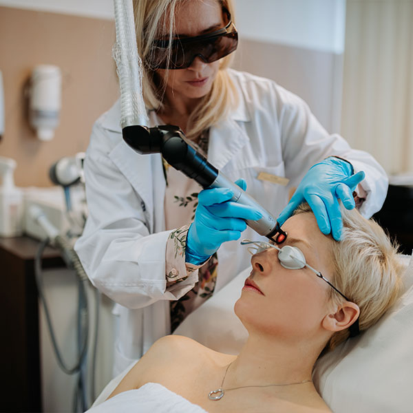 Kovács-Izrael Nóra